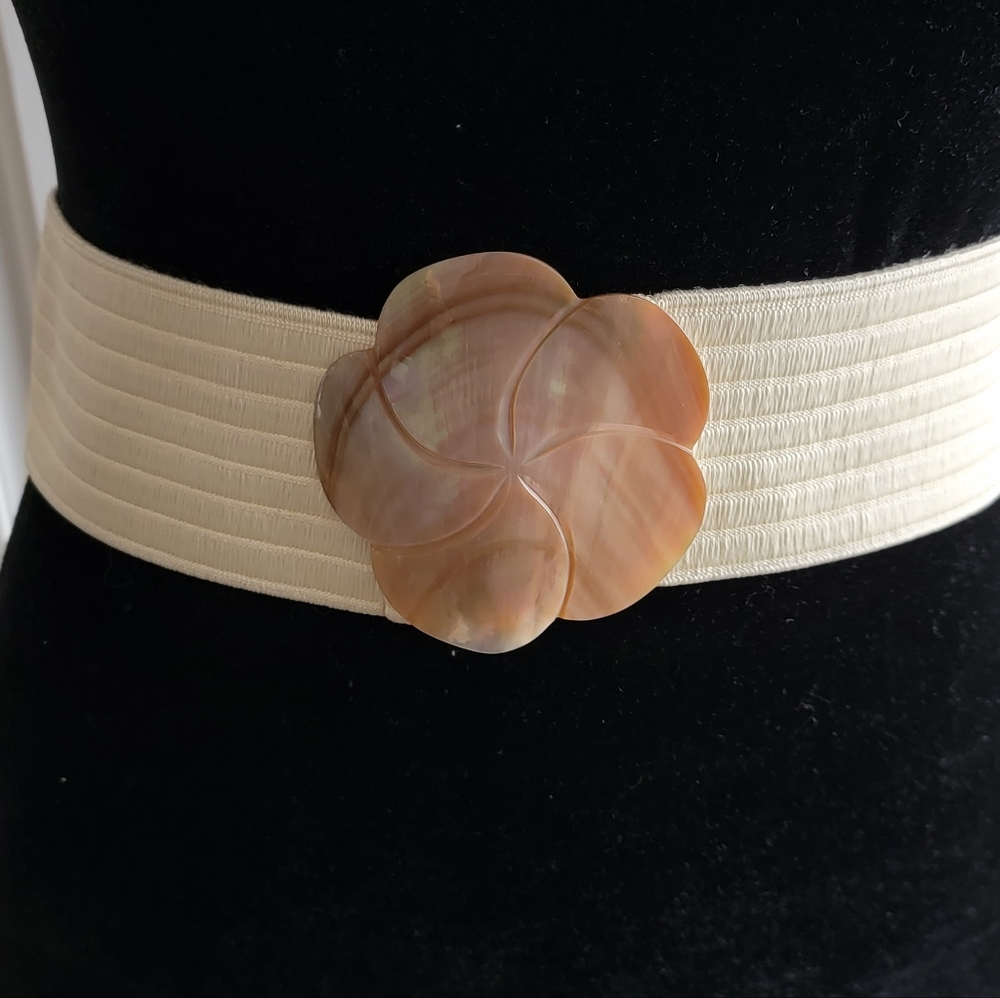 👚 Mother Of Pearl Belt Vintage  Alabaster White  Size 26 inches long